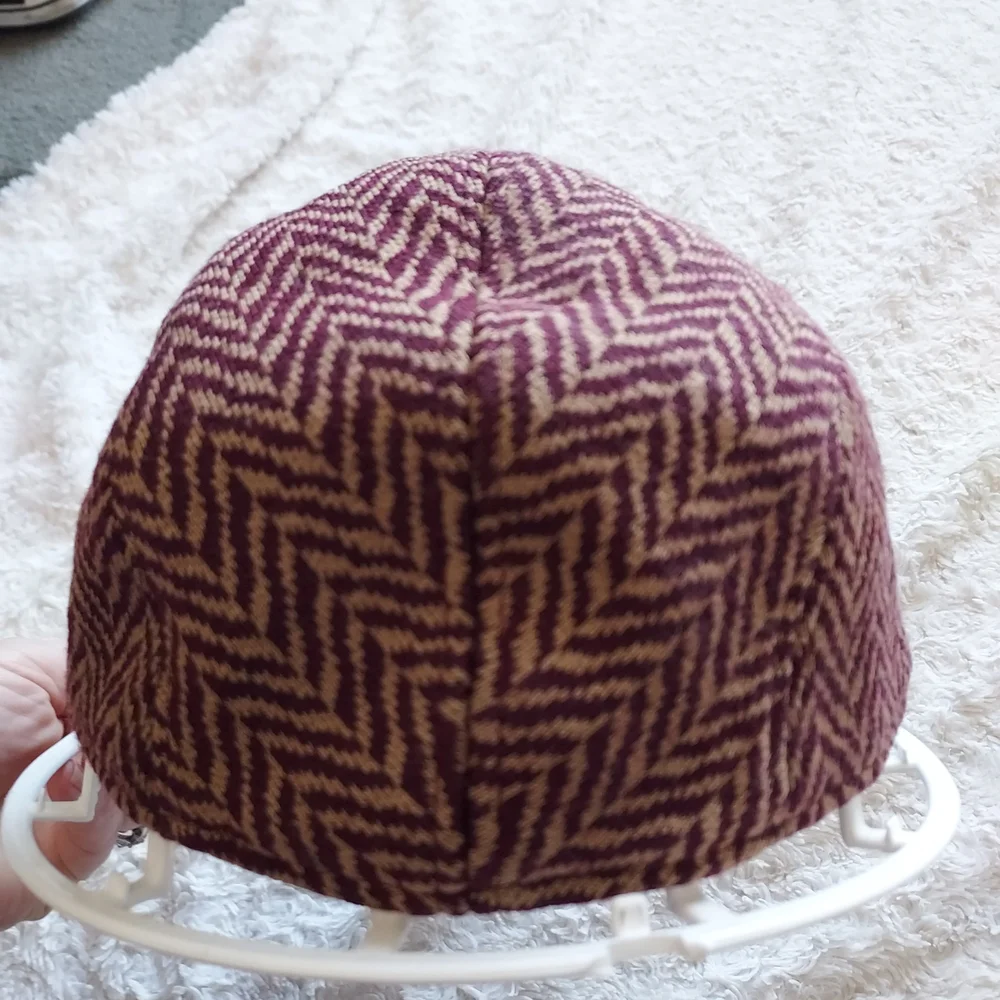 Kangol Undulating Herringbone Deeto Cap Hat 6723BC Wine & Beige Preppy Newsie
